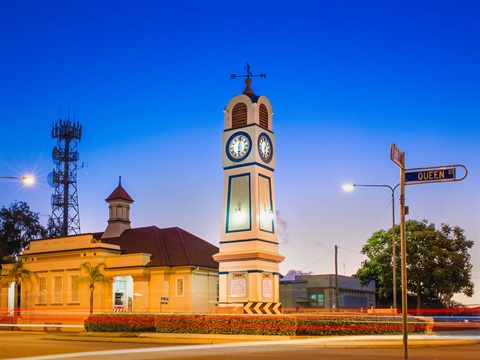 Queen_St_clock_tower_at_night_car_light_trails_4.jpg